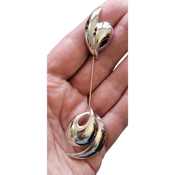 Kunio Matsumoto Trifari Swirl Silver Tone Jabot-Style Lapel Stick Pin, E999 - Picture 2 of 11